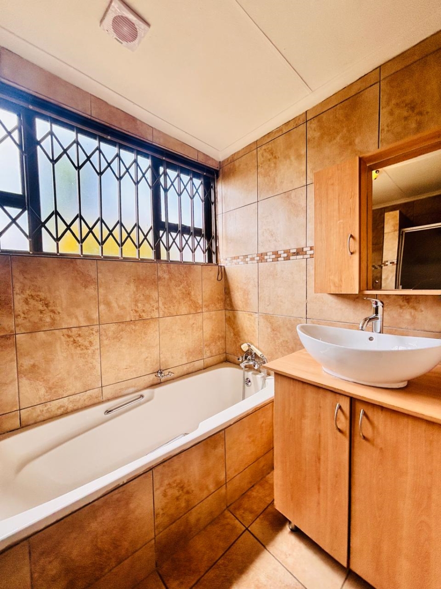 6 Bedroom Property for Sale in Krugersdorp West Gauteng