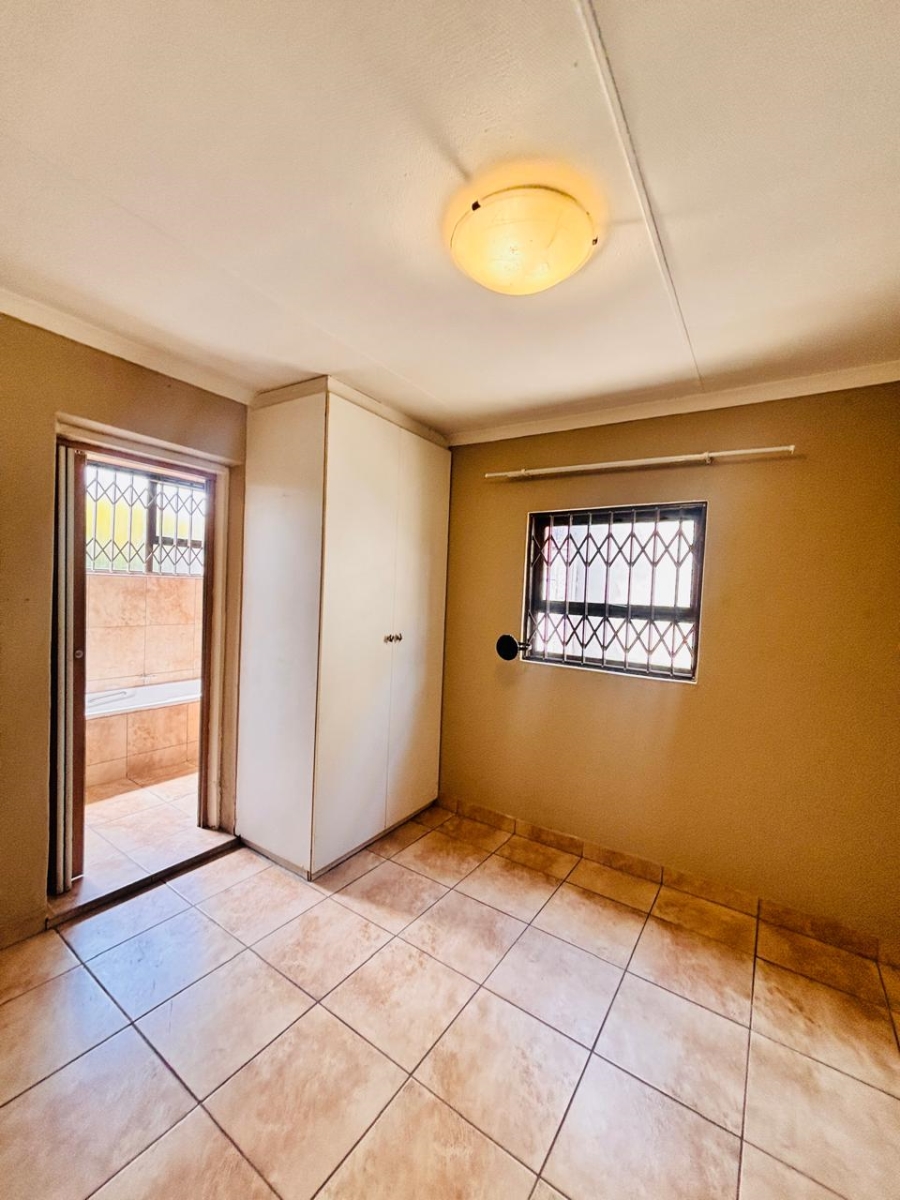 6 Bedroom Property for Sale in Krugersdorp West Gauteng