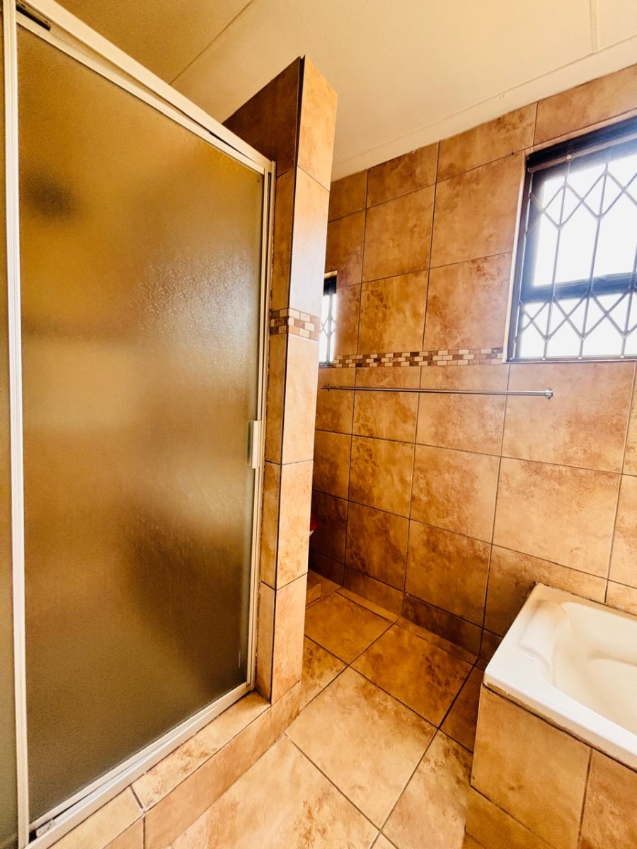 6 Bedroom Property for Sale in Krugersdorp West Gauteng