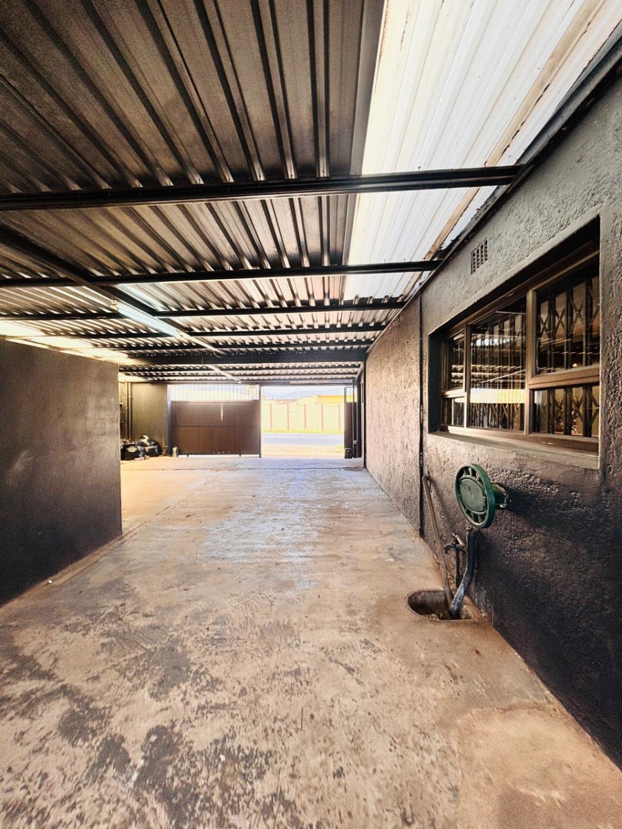 6 Bedroom Property for Sale in Krugersdorp West Gauteng