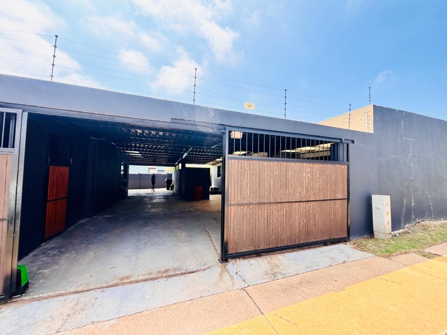 6 Bedroom Property for Sale in Krugersdorp West Gauteng