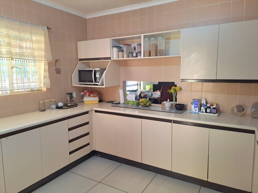3 Bedroom Property for Sale in Wilro Park Gauteng
