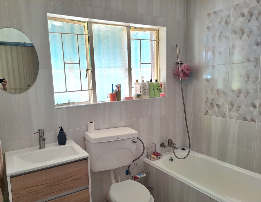 3 Bedroom Property for Sale in Wilro Park Gauteng