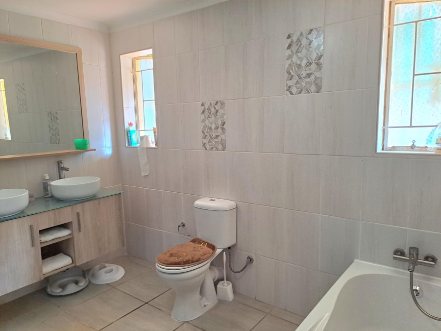 3 Bedroom Property for Sale in Wilro Park Gauteng