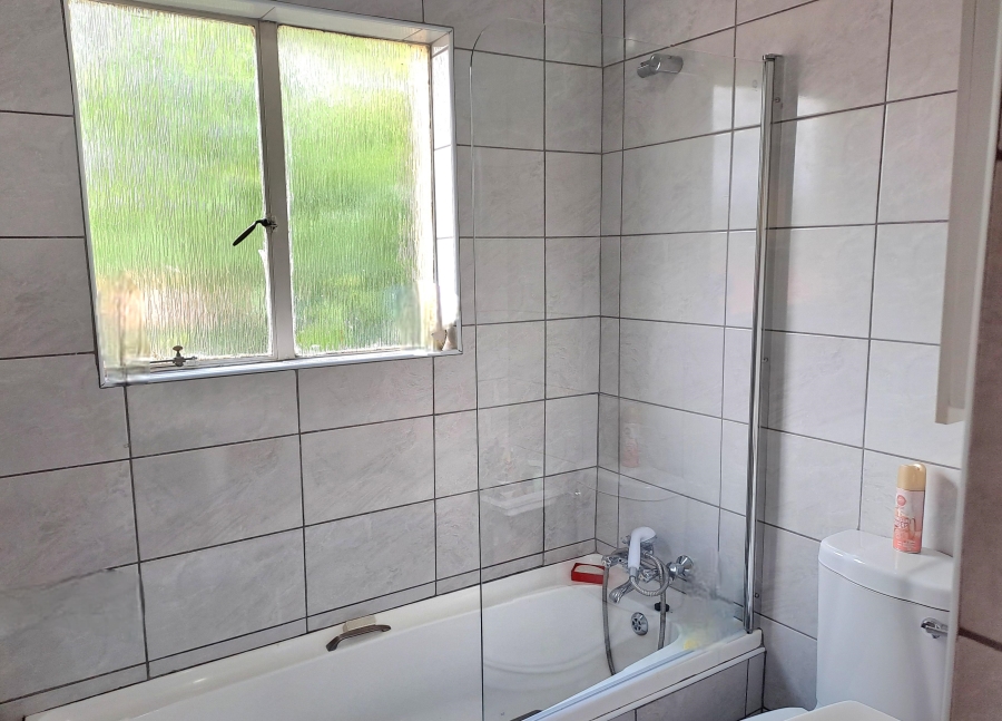 3 Bedroom Property for Sale in Wilro Park Gauteng