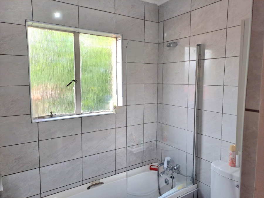 3 Bedroom Property for Sale in Wilro Park Gauteng