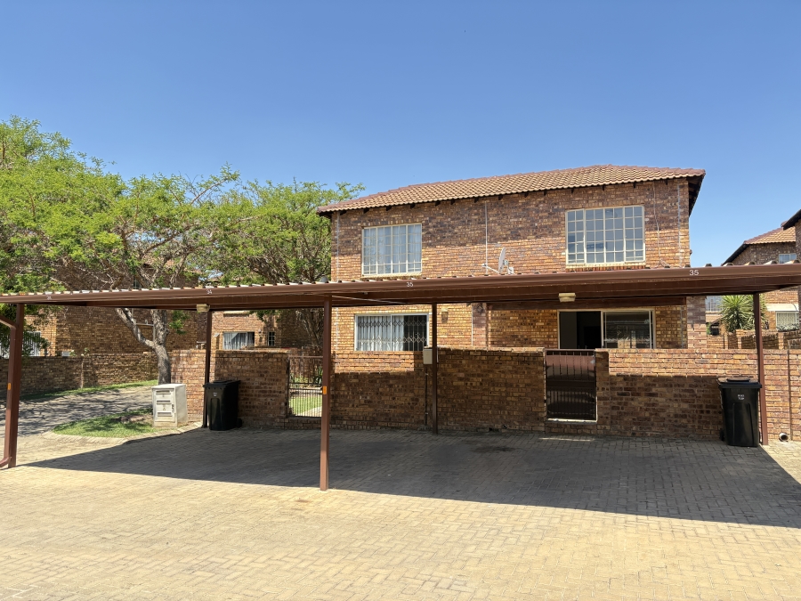 2 Bedroom Property for Sale in Wilgeheuwel Gauteng