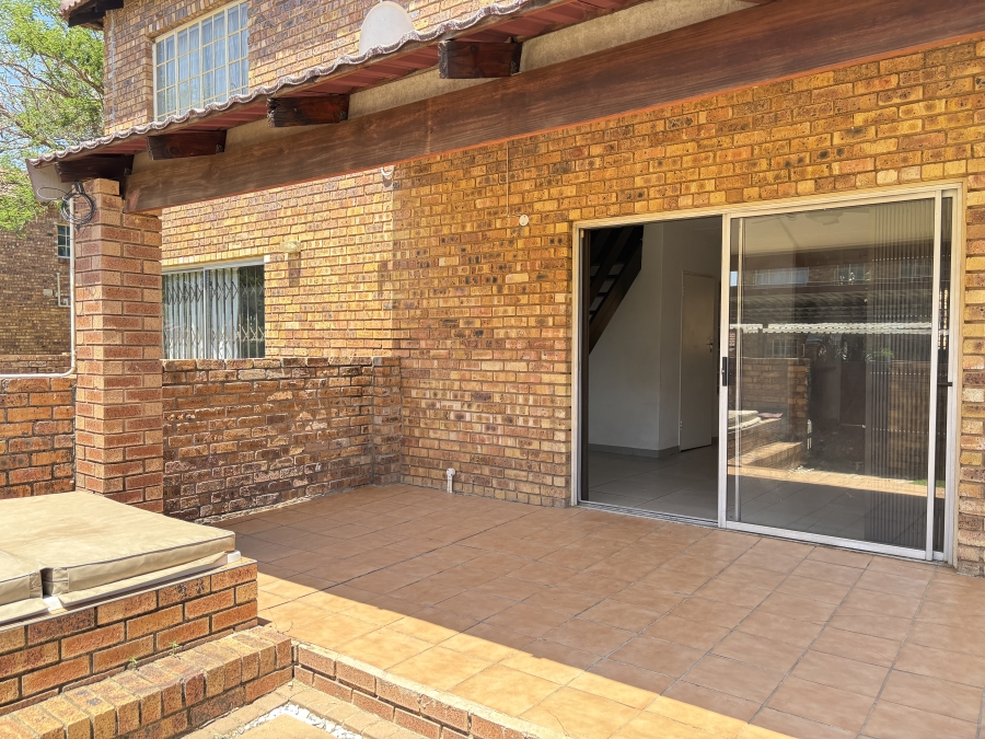 2 Bedroom Property for Sale in Wilgeheuwel Gauteng