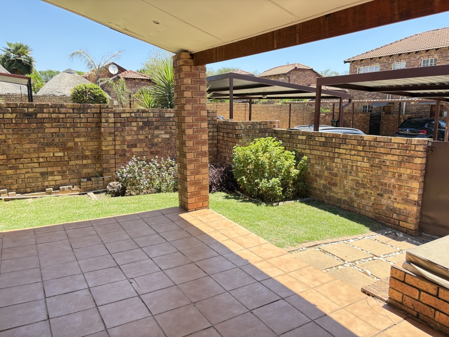 2 Bedroom Property for Sale in Wilgeheuwel Gauteng