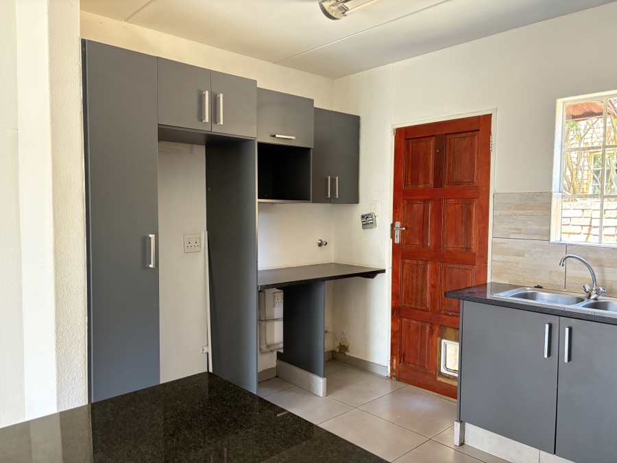 2 Bedroom Property for Sale in Wilgeheuwel Gauteng