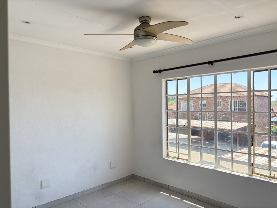 2 Bedroom Property for Sale in Wilgeheuwel Gauteng