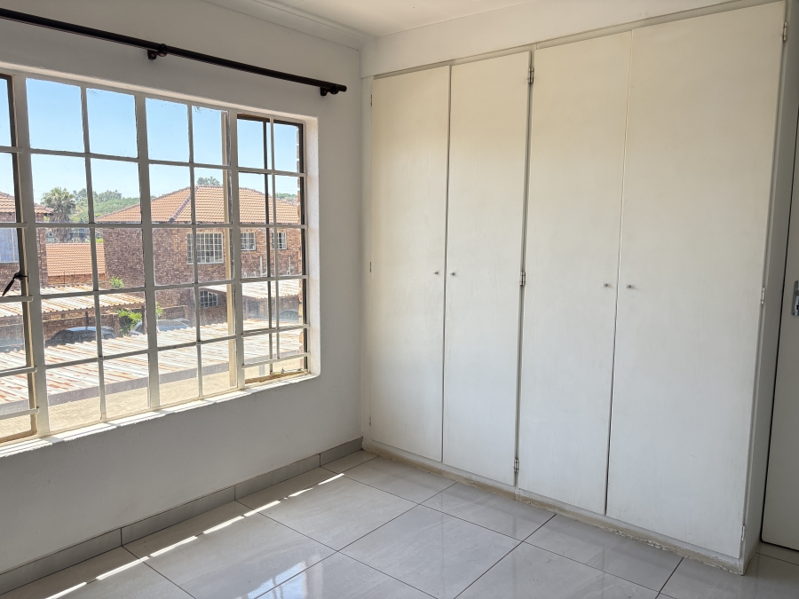 2 Bedroom Property for Sale in Wilgeheuwel Gauteng