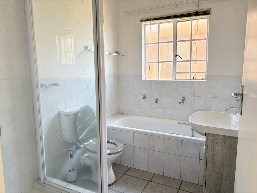 2 Bedroom Property for Sale in Wilgeheuwel Gauteng