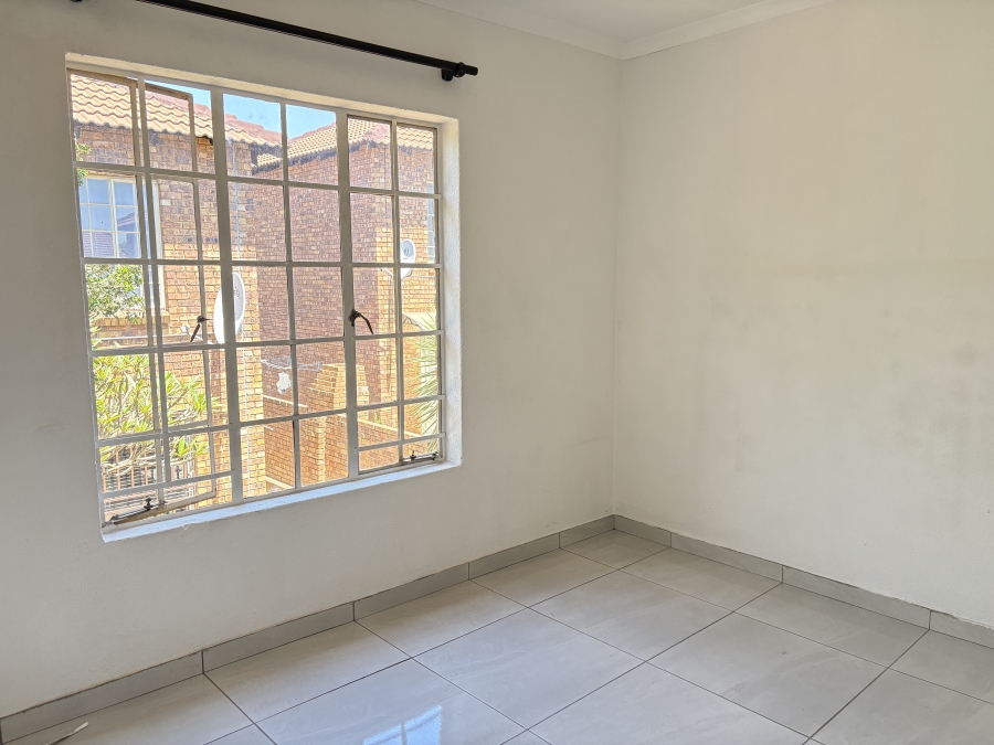 2 Bedroom Property for Sale in Wilgeheuwel Gauteng