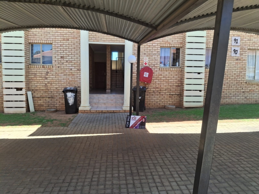 2 Bedroom Property for Sale in Greenhills Gauteng