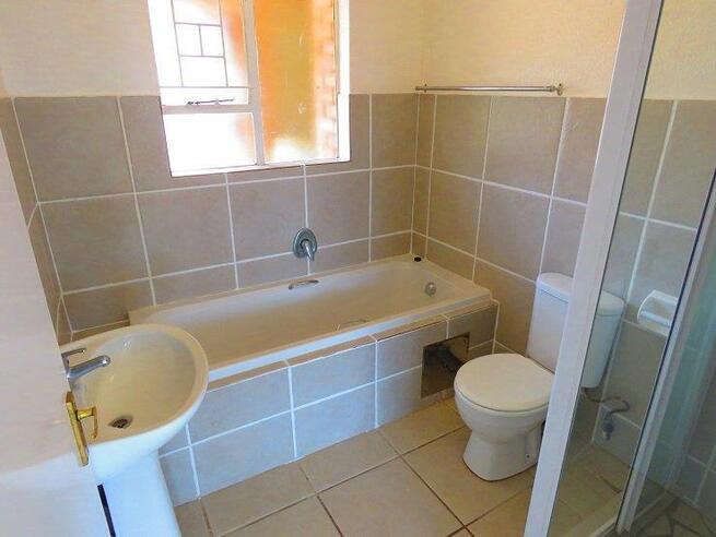 2 Bedroom Property for Sale in Fairland Gauteng