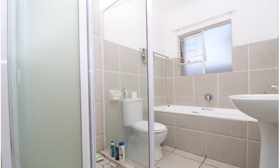 2 Bedroom Property for Sale in Fairland Gauteng