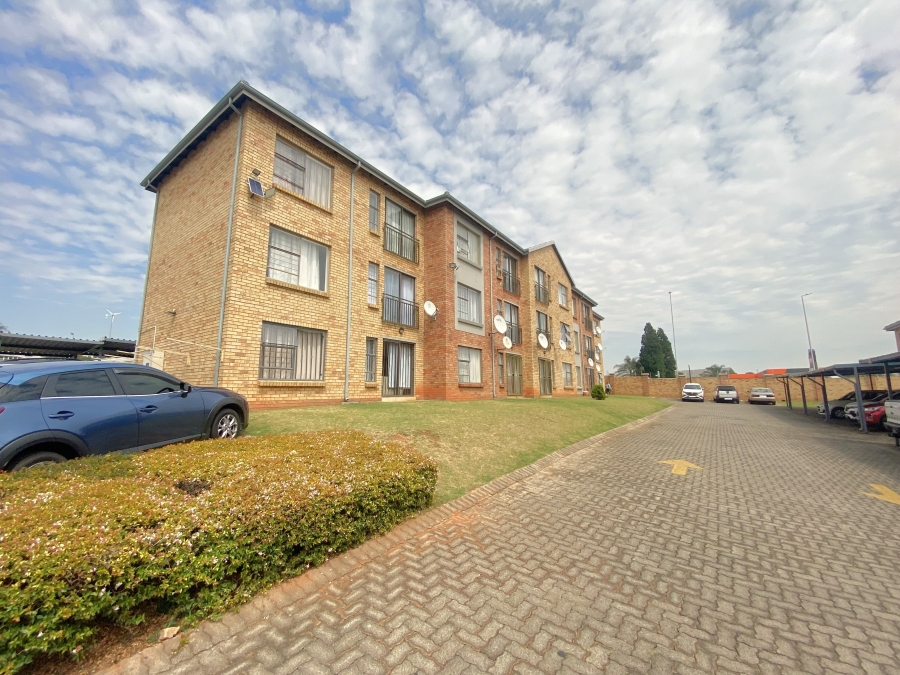 2 Bedroom Property for Sale in Weltevreden Park Gauteng