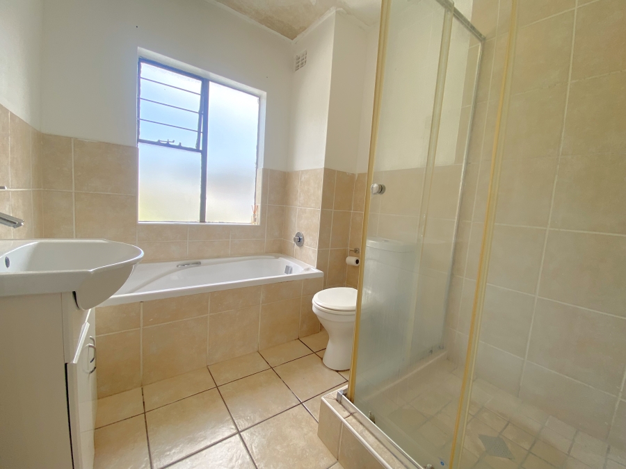 2 Bedroom Property for Sale in Weltevreden Park Gauteng