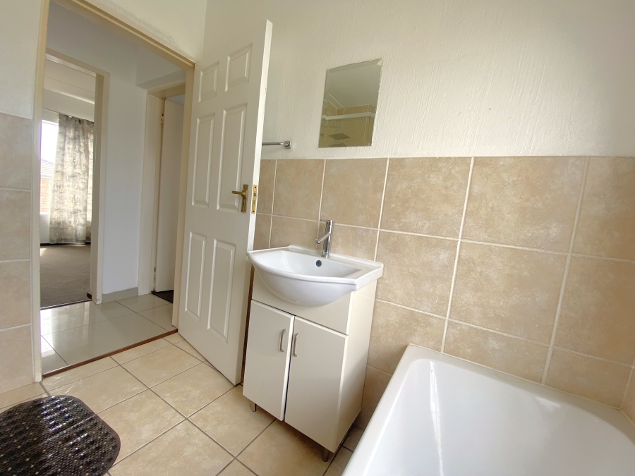 2 Bedroom Property for Sale in Weltevreden Park Gauteng