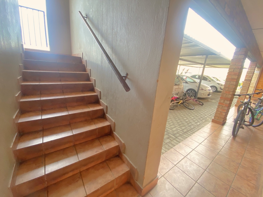 2 Bedroom Property for Sale in Weltevreden Park Gauteng