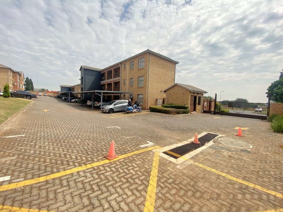 2 Bedroom Property for Sale in Weltevreden Park Gauteng