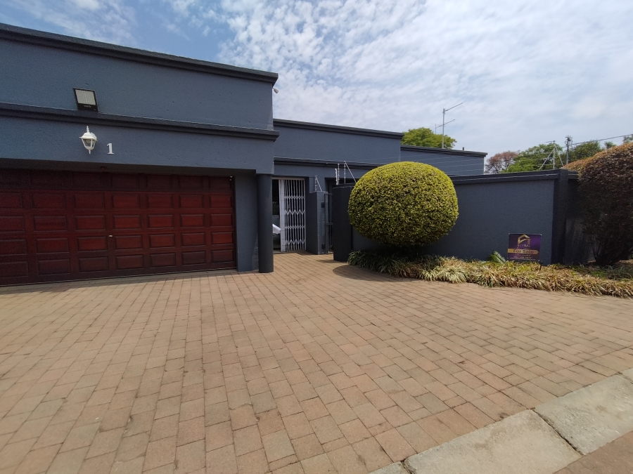 4 Bedroom Property for Sale in Florida Park Gauteng