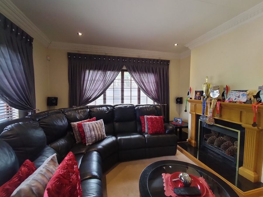 4 Bedroom Property for Sale in Florida Park Gauteng