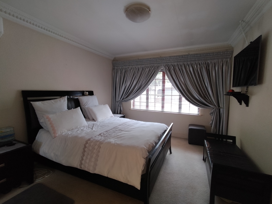 4 Bedroom Property for Sale in Florida Park Gauteng