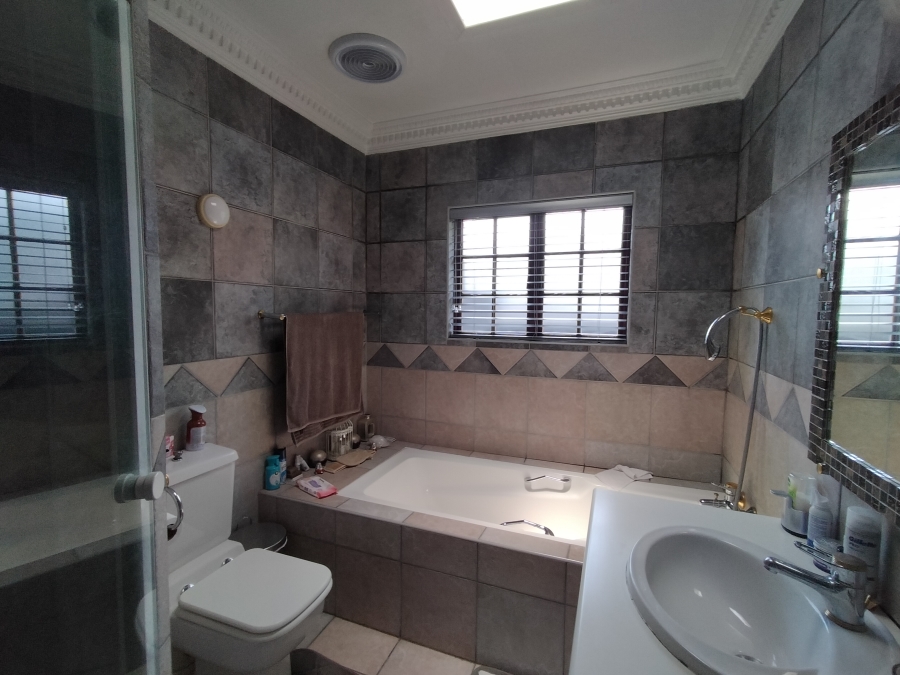 4 Bedroom Property for Sale in Florida Park Gauteng