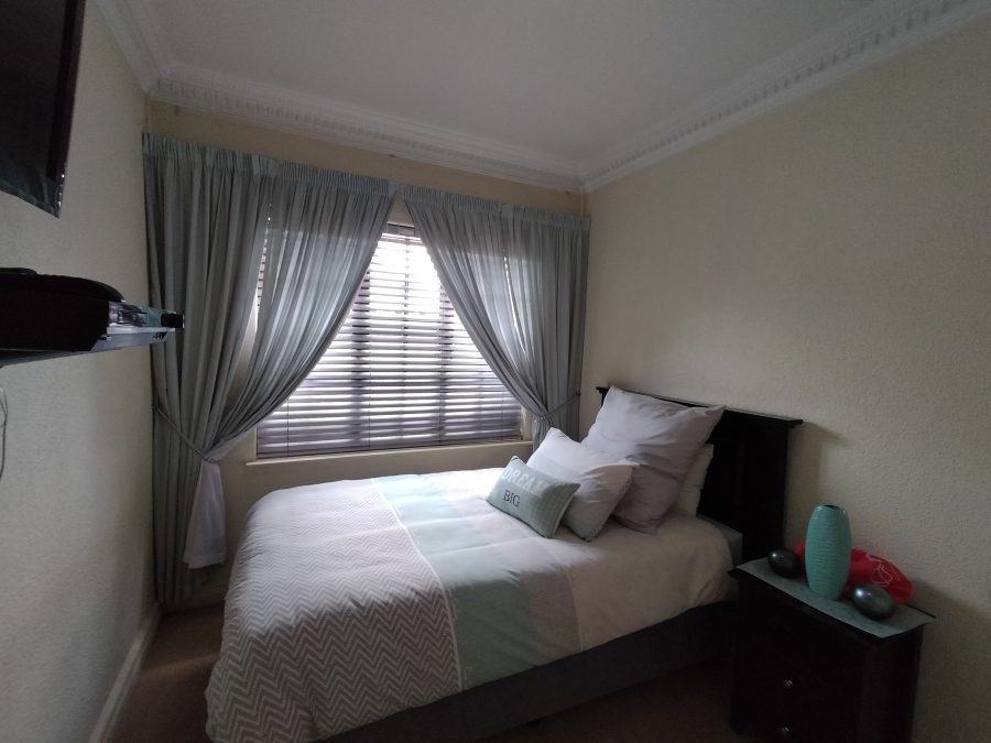 4 Bedroom Property for Sale in Florida Park Gauteng