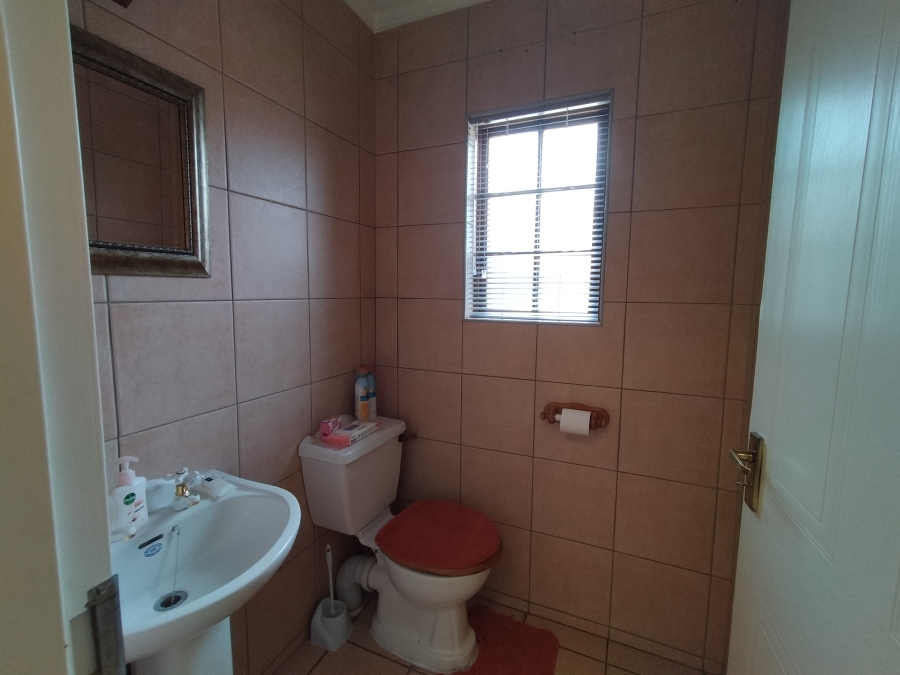 4 Bedroom Property for Sale in Florida Park Gauteng