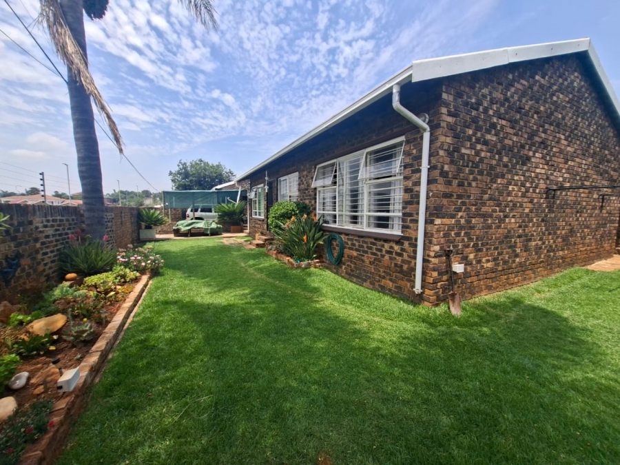 3 Bedroom Property for Sale in Rangeview Gauteng