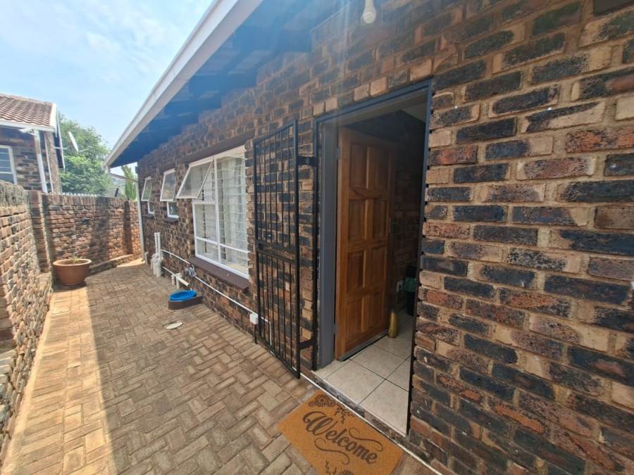 3 Bedroom Property for Sale in Rangeview Gauteng
