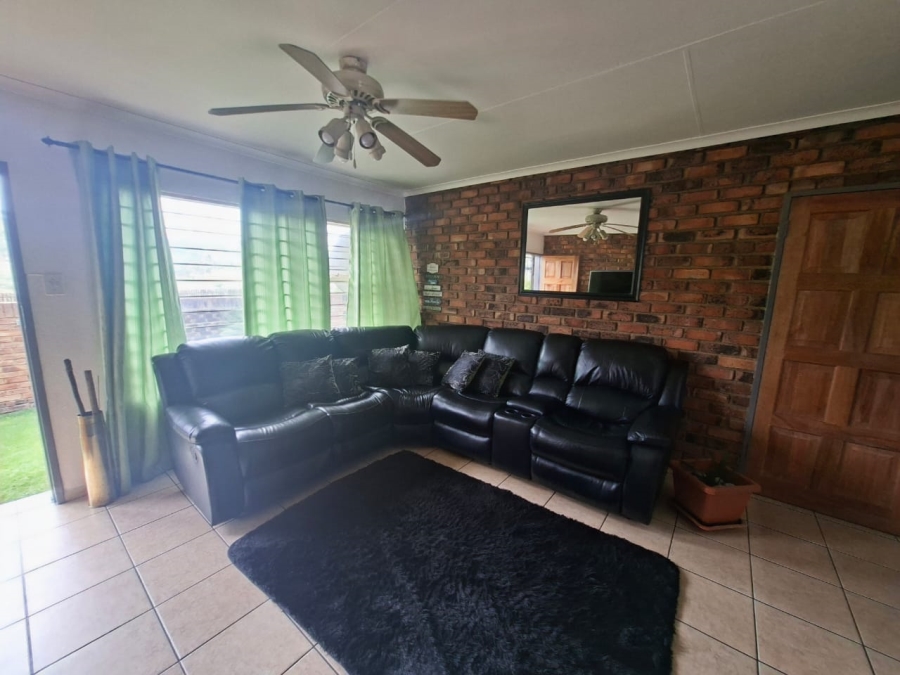 3 Bedroom Property for Sale in Rangeview Gauteng