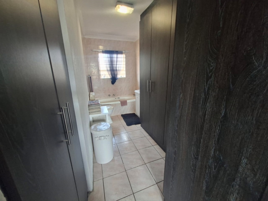 3 Bedroom Property for Sale in Rangeview Gauteng