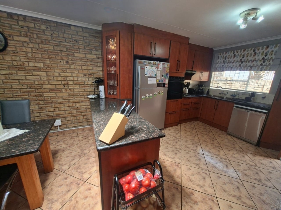 3 Bedroom Property for Sale in Noordheuwel Gauteng