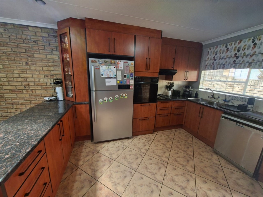 3 Bedroom Property for Sale in Noordheuwel Gauteng