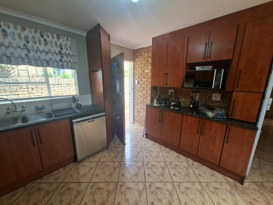 3 Bedroom Property for Sale in Noordheuwel Gauteng