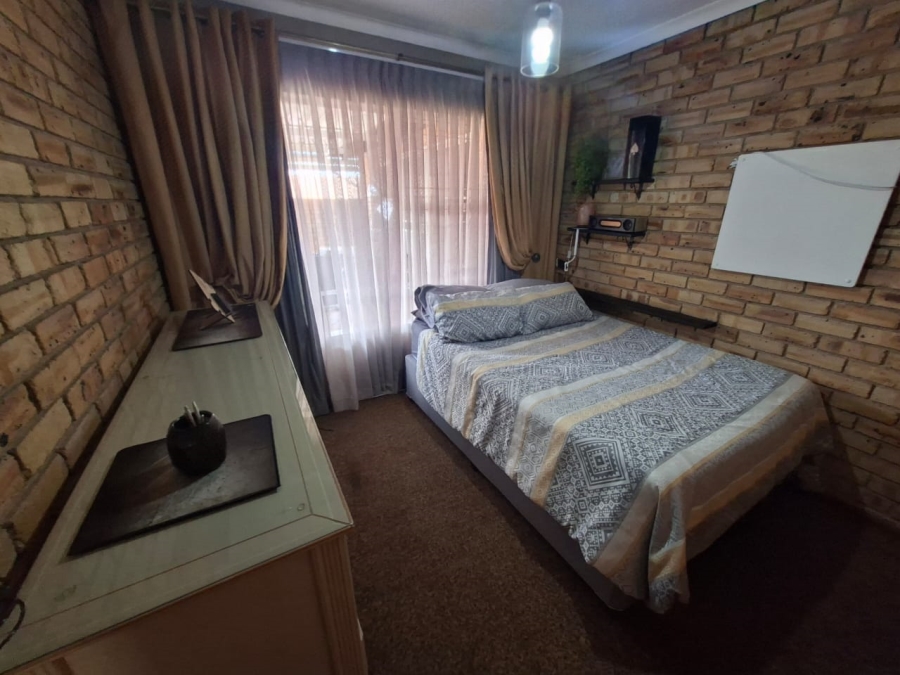 3 Bedroom Property for Sale in Noordheuwel Gauteng