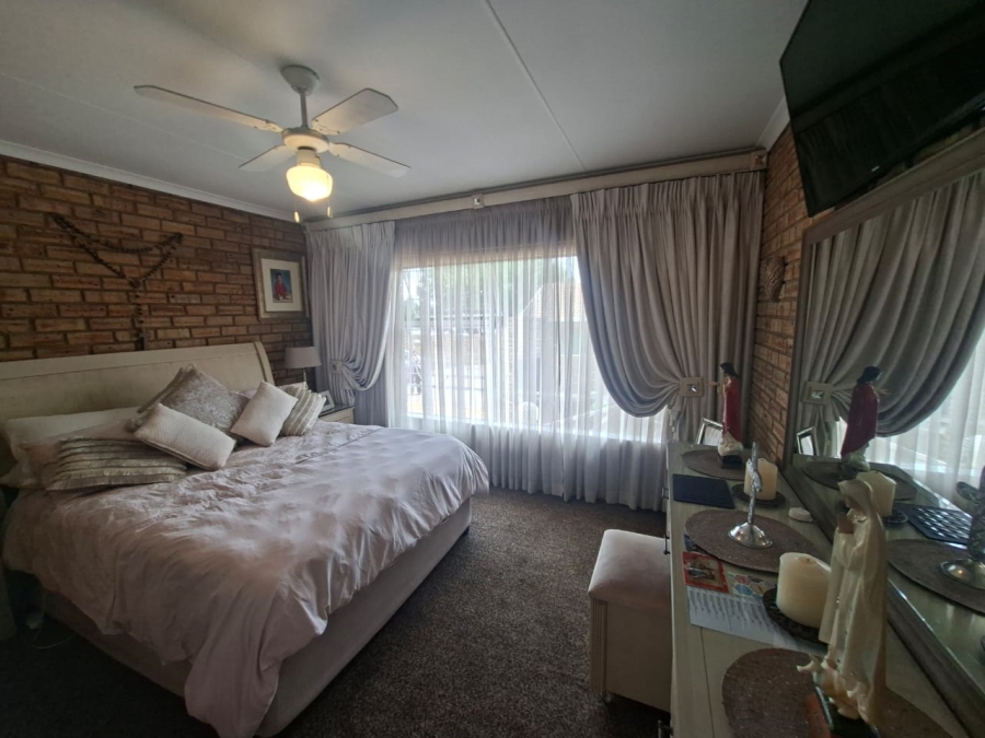 3 Bedroom Property for Sale in Noordheuwel Gauteng