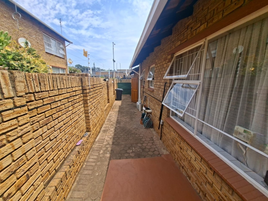 3 Bedroom Property for Sale in Noordheuwel Gauteng