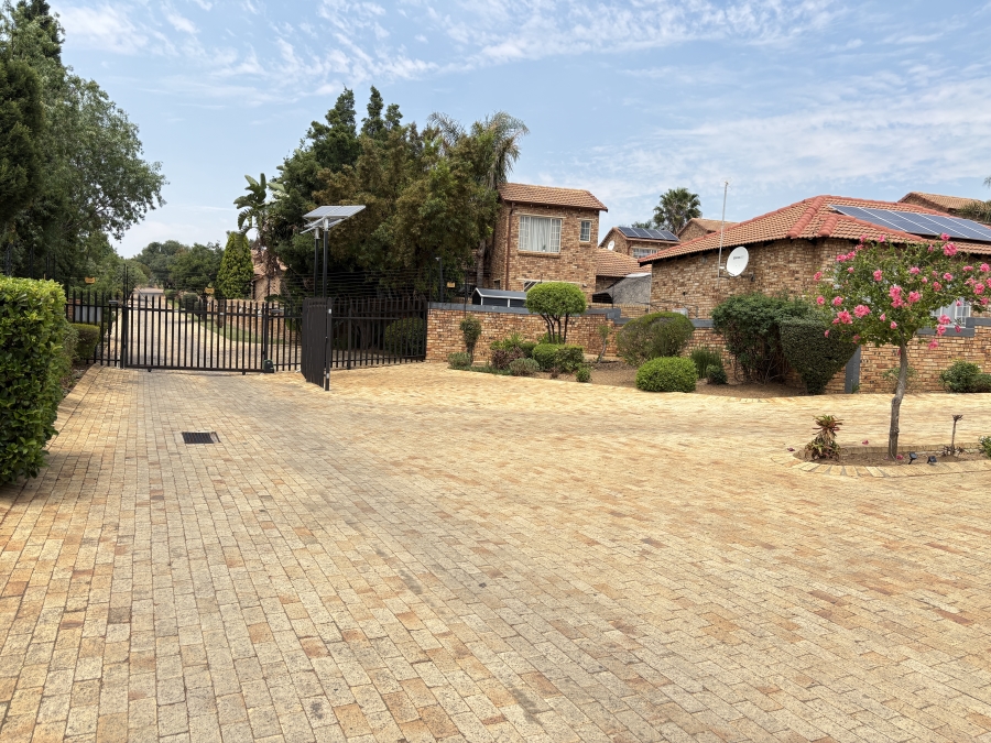 2 Bedroom Property for Sale in Honeydew Ridge Gauteng