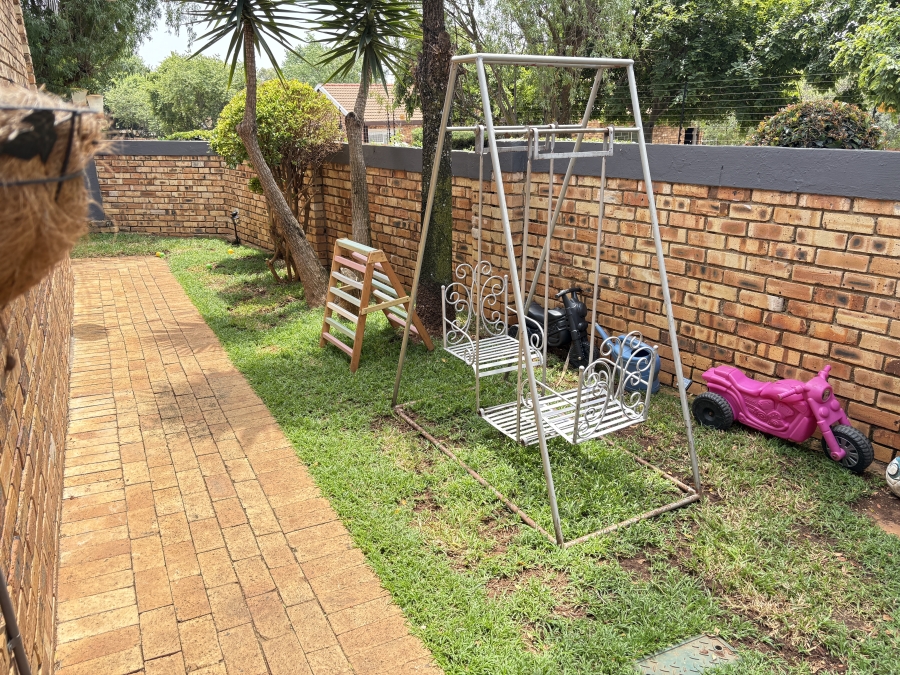 2 Bedroom Property for Sale in Honeydew Ridge Gauteng