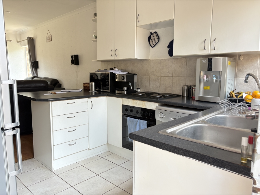 2 Bedroom Property for Sale in Honeydew Ridge Gauteng