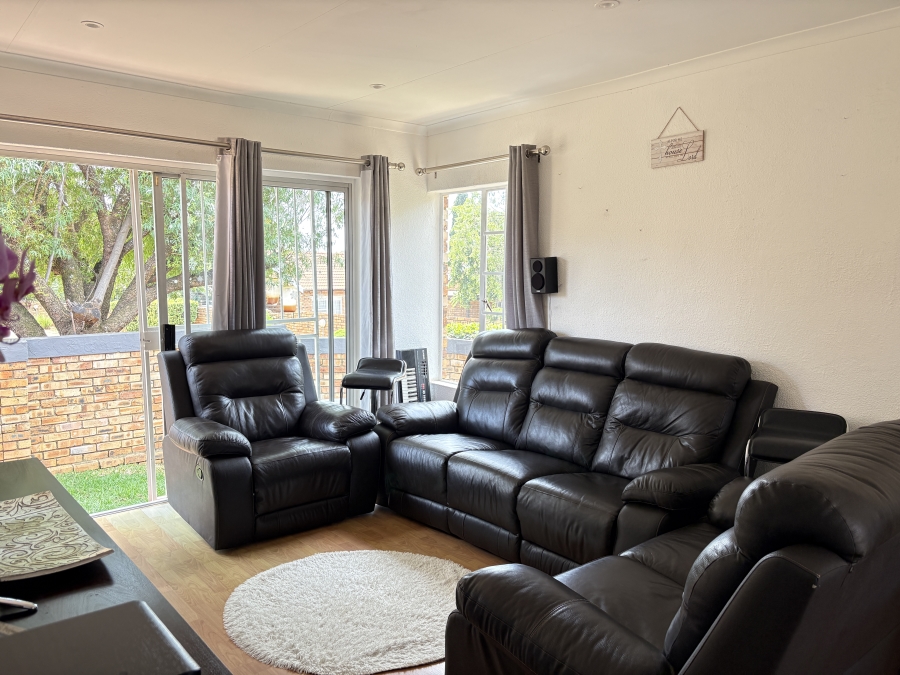 2 Bedroom Property for Sale in Honeydew Ridge Gauteng