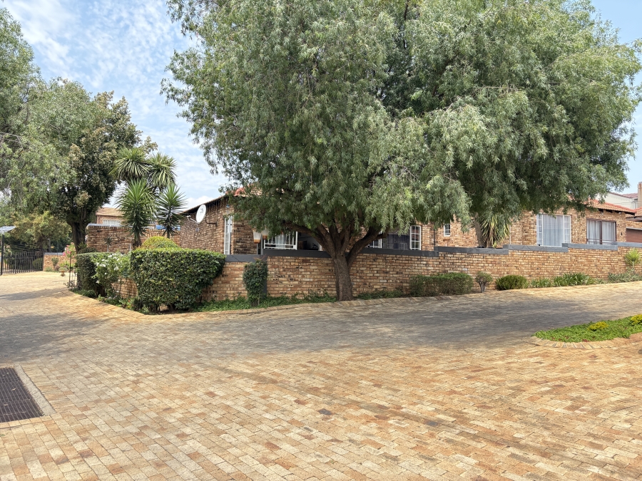 2 Bedroom Property for Sale in Honeydew Ridge Gauteng