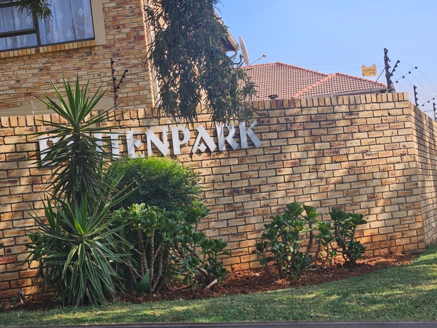 2 Bedroom Property for Sale in Randpoort Gauteng