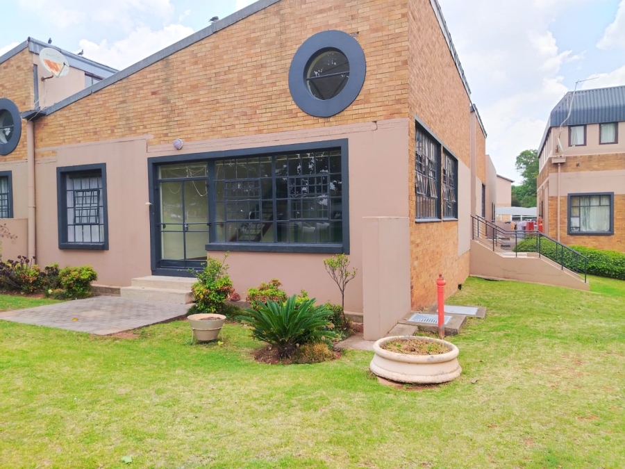 To Let 3 Bedroom Property for Rent in Helderkruin Gauteng