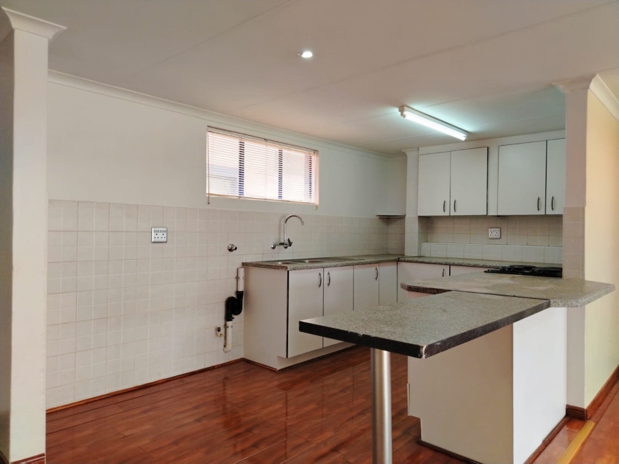 To Let 3 Bedroom Property for Rent in Helderkruin Gauteng